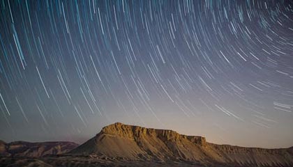 YY易游体育官网-完美配合：球队一体作战，夺得了令人瞩目的胜利！